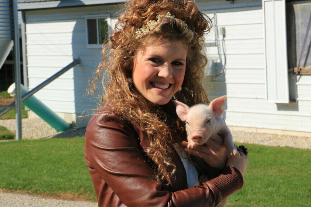 See Why this Ohio Farm Girl Engages in #RealPigFarming